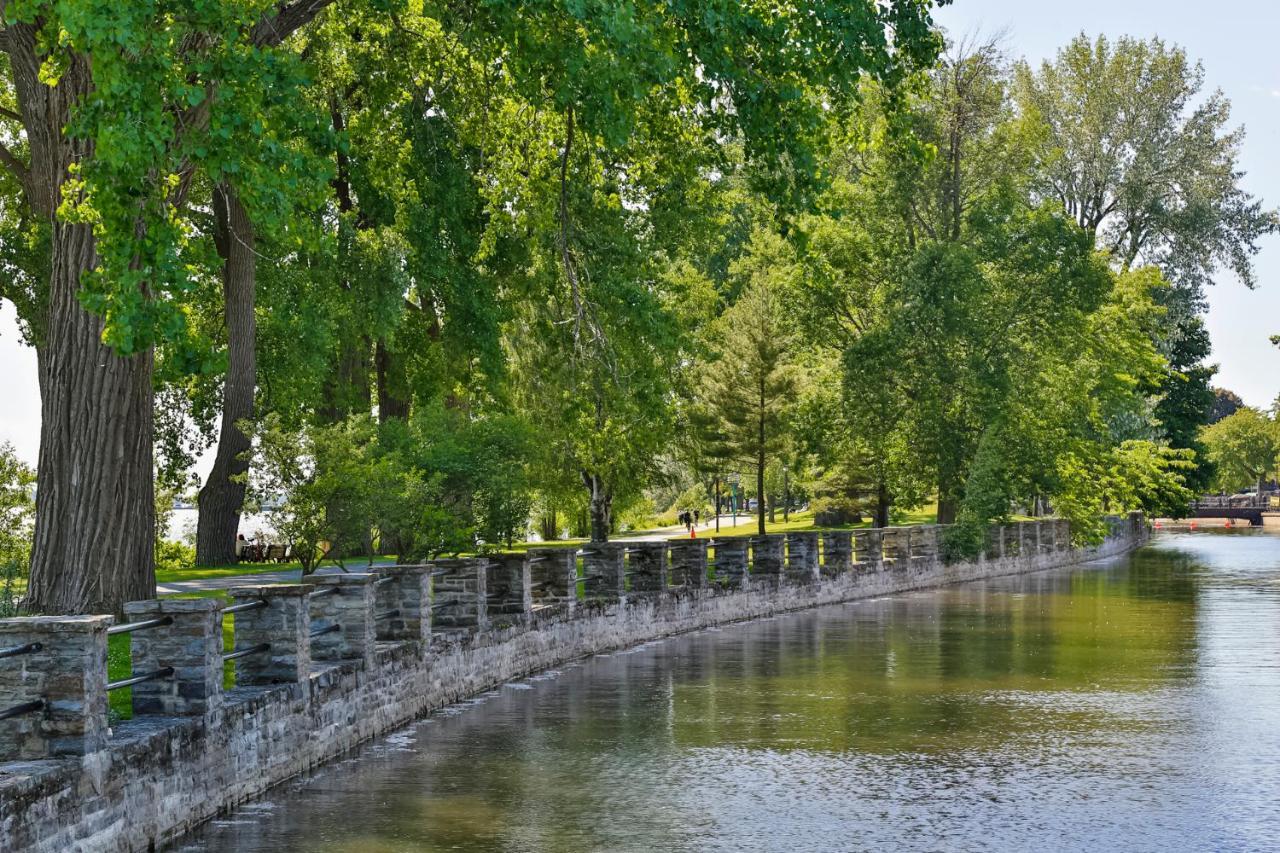 Free Parking In Beautiful Lachine Montreal Luaran gambar